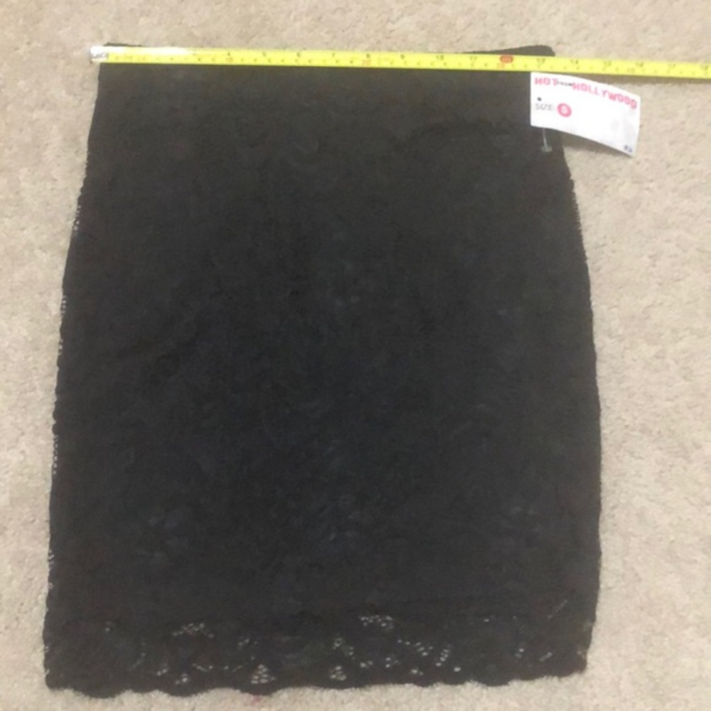 🌺  NWT Hot from Hollywood Lined lace skirt